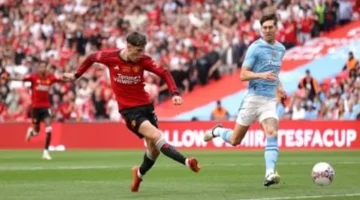 قبل الديربي الكبير.. من يتفوق تاريخيًا بين مان يونايتد ومان سيتي؟